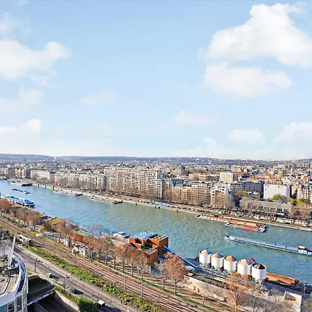 Apartment Refait A Neuf Avec Balcon Et Vue Sur La Seine - Bail Mobilite Paris